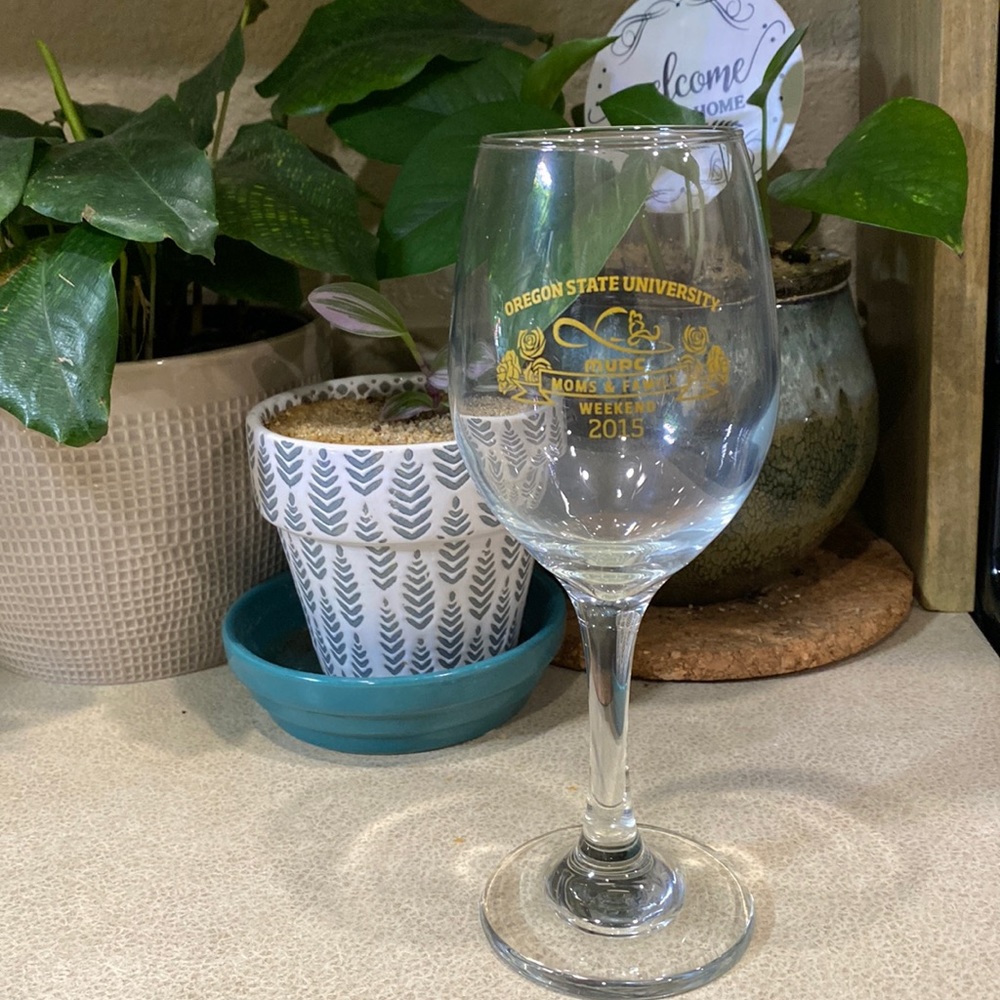 Oregon State University MUPC Moms & Family wine glass 2015